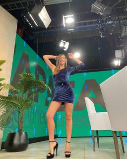 Carolina Ardohain feet photo thumbnail