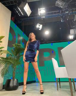 Carolina Ardohain feet photo thumbnail