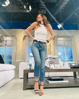 Carolina Ardohain feet photo thumbnail