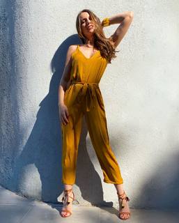 Carolina Ardohain feet photo thumbnail