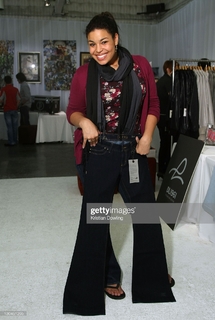 Jordin Sparks feet photo thumbnail