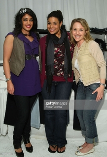 Jordin Sparks feet photo thumbnail