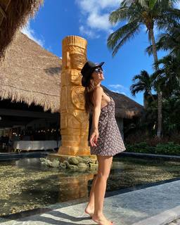Carolina Ardohain feet photo thumbnail