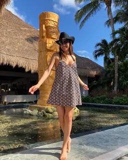 Carolina Ardohain feet photo thumbnail