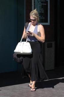 Melissa Joan Hart feet photo thumbnail