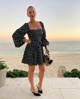 Molly Sims feet photo thumbnail