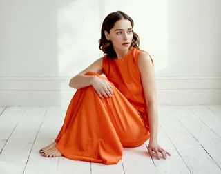 Emilia Clarke feet photo thumbnail