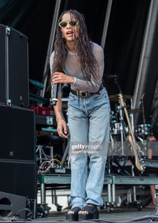 Zoë Kravitz feet photo thumbnail