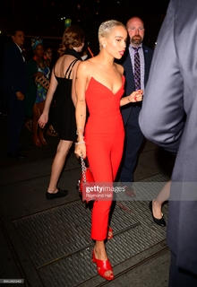 Zoë Kravitz feet photo thumbnail