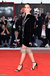 Zoë Kravitz feet photo thumbnail
