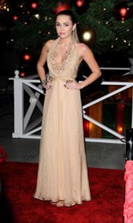 Miley Cyrus feet photo thumbnail