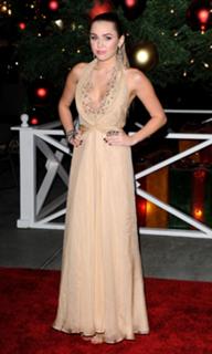 Miley Cyrus feet photo thumbnail