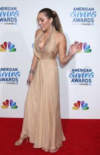 Miley Cyrus feet photo thumbnail