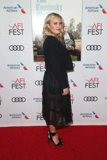 Emily Osment feet photo thumbnail