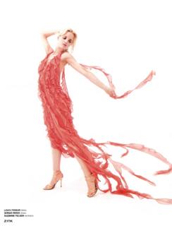 Mena Suvari feet photo thumbnail