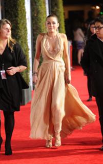 Miley Cyrus feet photo thumbnail
