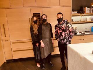 Chrissy Teigen feet photo thumbnail