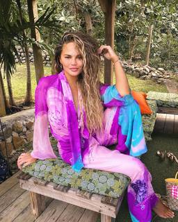 Chrissy Teigen feet photo thumbnail