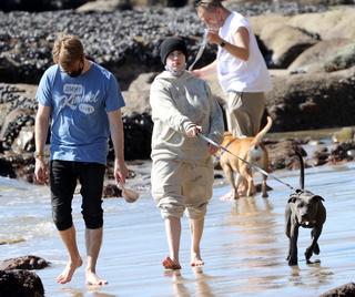 Billie Eilish feet photo thumbnail