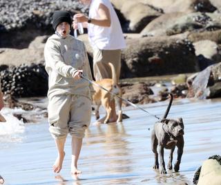 Billie Eilish feet photo thumbnail