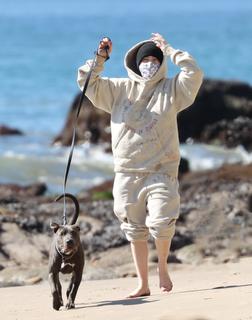 Billie Eilish feet photo thumbnail
