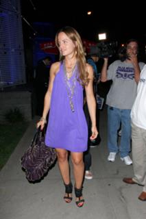 Mena Suvari feet photo thumbnail