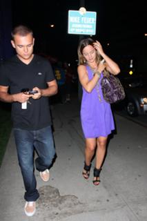 Mena Suvari feet photo thumbnail