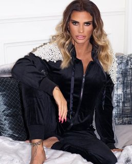 Katie Price feet photo thumbnail
