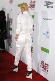 Gwen Stefani feet photo thumbnail