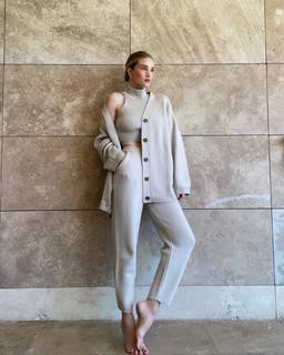 Rosie Huntington-Whiteley feet photo thumbnail