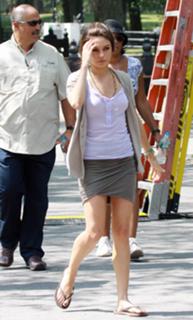 Mila Kunis feet photo thumbnail