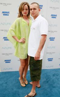 Mena Suvari feet photo thumbnail