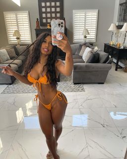 Qimmah Russo feet photo thumbnail