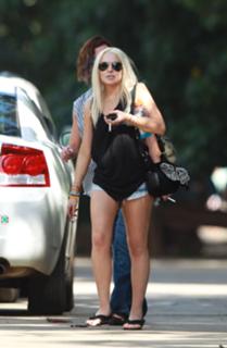 Lindsay Lohan feet photo thumbnail