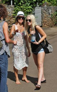 Lindsay Lohan feet photo thumbnail