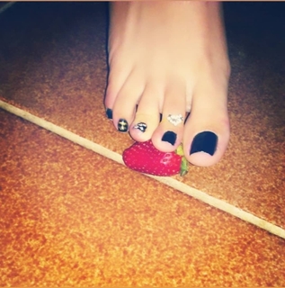 Isa Pes feet photo thumbnail