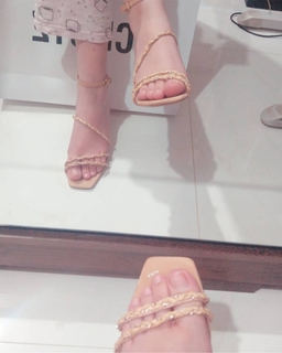 Isa Pes feet photo thumbnail