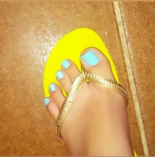 Isa Pes feet photo thumbnail