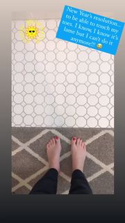 Angela Kinsey feet photo thumbnail