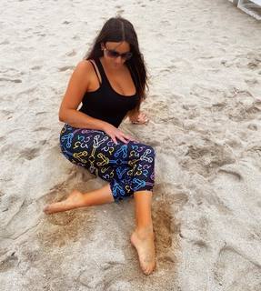 Claudia Romani feet photo thumbnail