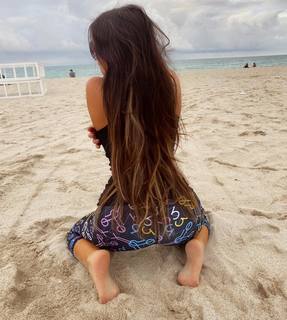Claudia Romani feet photo thumbnail