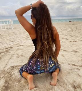 Claudia Romani feet photo thumbnail