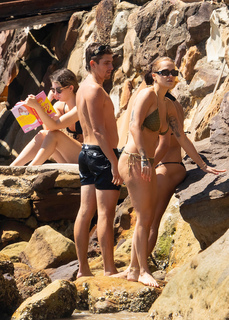Rita Ora feet photo thumbnail