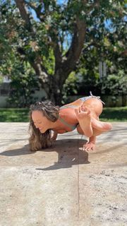 Kino MacGregor feet photo thumbnail