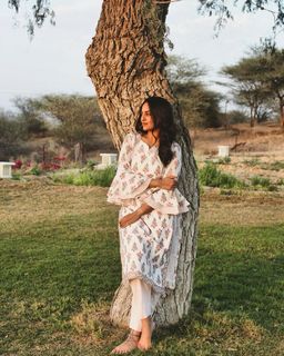 Sonakshi Sinha feet photo thumbnail
