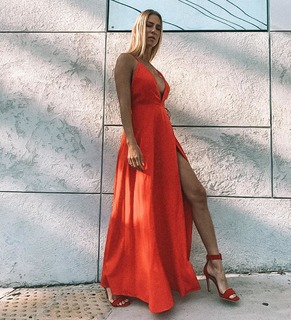 Nicole Neumann feet photo thumbnail