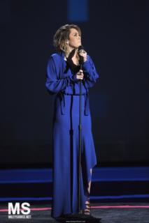 Miley Cyrus feet photo thumbnail