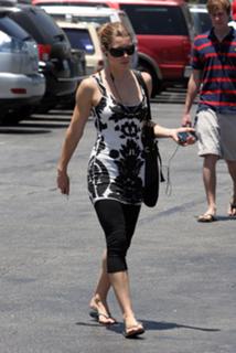 Jessica Biel feet photo thumbnail
