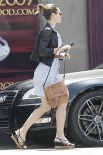Jessica Biel feet photo thumbnail