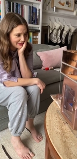 Drew Barrymore feet photo thumbnail